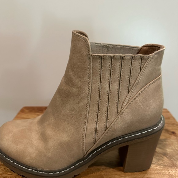 Corkys Footwear Women's Black Pecan Pie Bootie Sz 8 Ivory - Picture 5 of 10